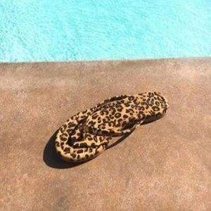FLIP FLOPS sandals NEW in box sizes 6, 6.5, 7 women’s ANIMAL PRINT beach shoes